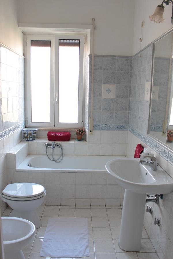 Ianus Guest House Рим Екстериор снимка
