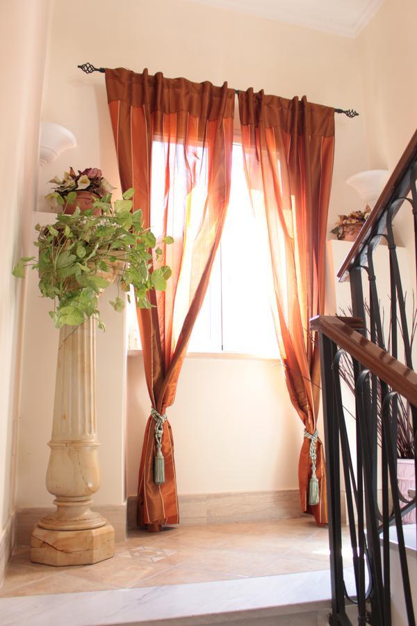 Ianus Guest House Рим Екстериор снимка