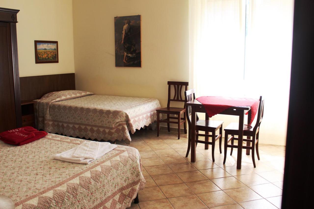 Ianus Guest House Рим Екстериор снимка