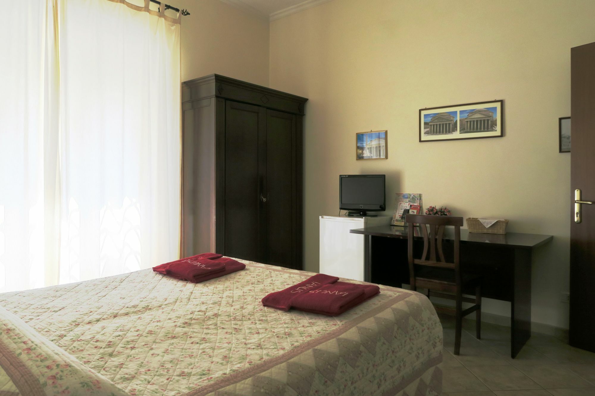Ianus Guest House Рим Екстериор снимка