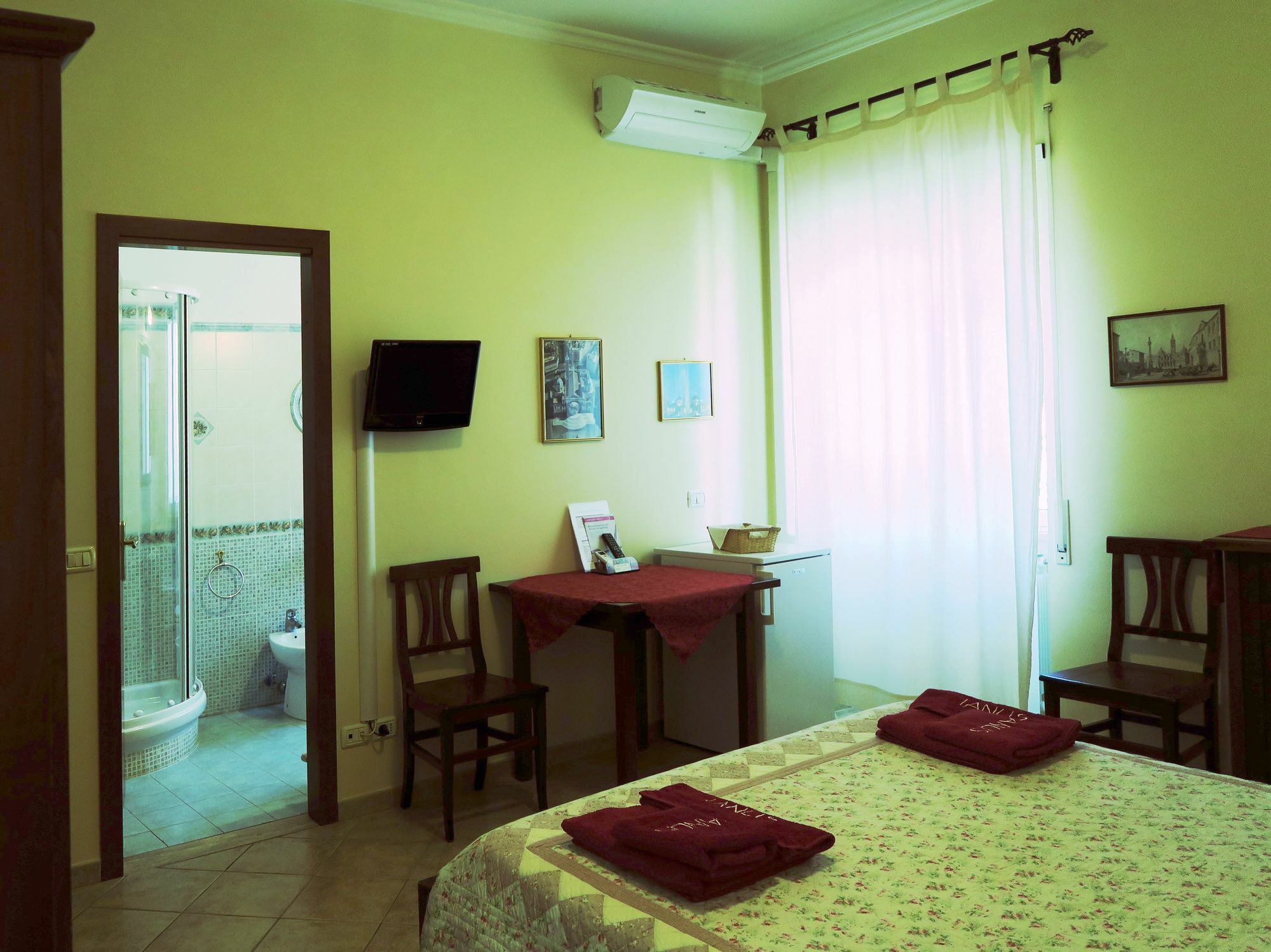 Ianus Guest House Рим Екстериор снимка