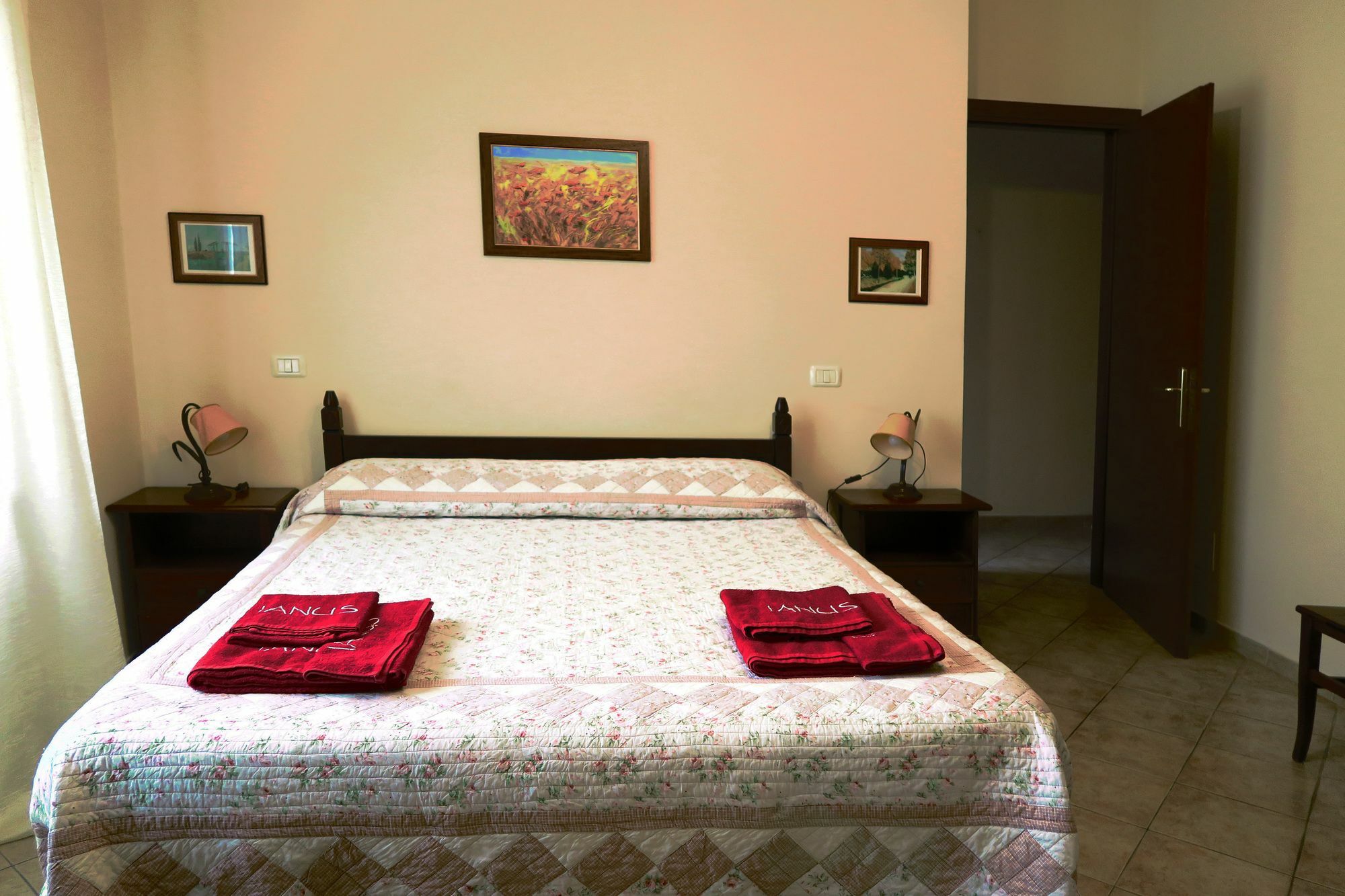 Ianus Guest House Рим Екстериор снимка